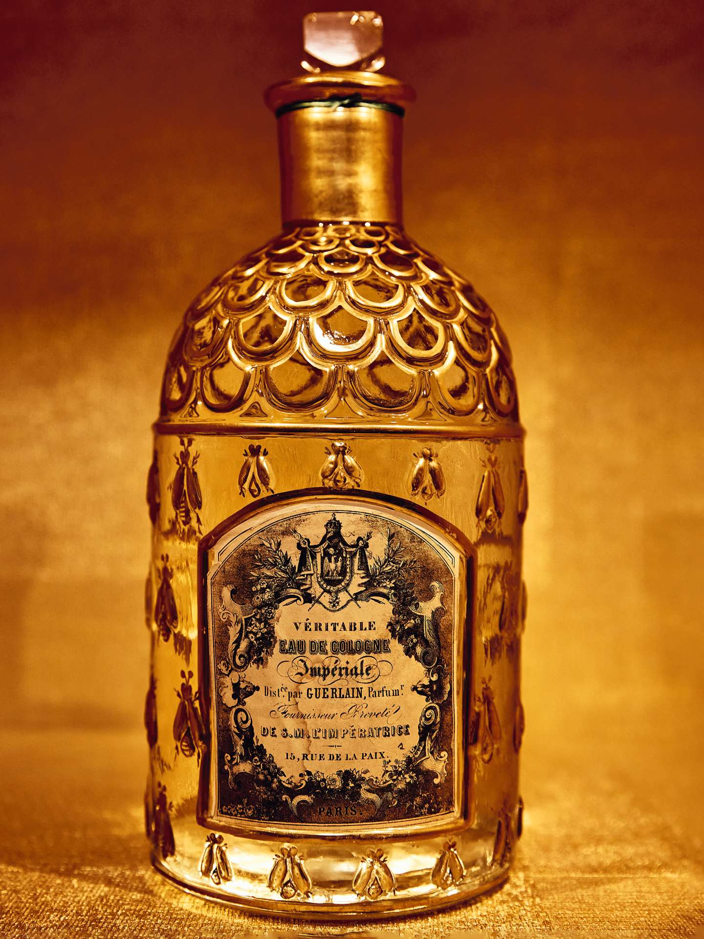 GUERLAINより、公式書籍「GUERLAIN, VISIONARY SINCE 1828」が11月13日